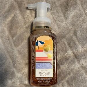 White Barn Bronzed Sunset Foaming Soap with Vibrant Label